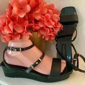 Donna Karan Patton leather platform Strappy Black Sandals. Size 8